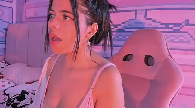  18alice online show from February 9, 2025, 1:44 am