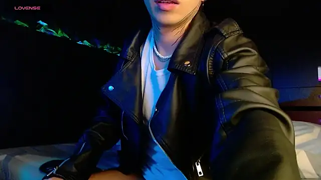 LyleBennett  online show from December 18, 2024, 10:40 am