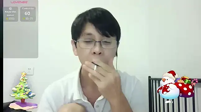 Snapshot of TGH521 chatting on December 23, 2024, 3:12 pm TGH521 online show from December 23, 2024, 3:12 pm