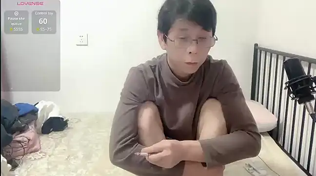 Snapshot of TGH521 chatting on December 27, 2024, 1:32 am TGH521 online show from December 27, 2024, 1:32 am