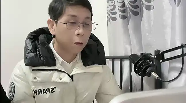 Snapshot of TGH521 chatting on January 12, 2025, 8:14 am TGH521 online show from January 12, 2025, 8:14 am