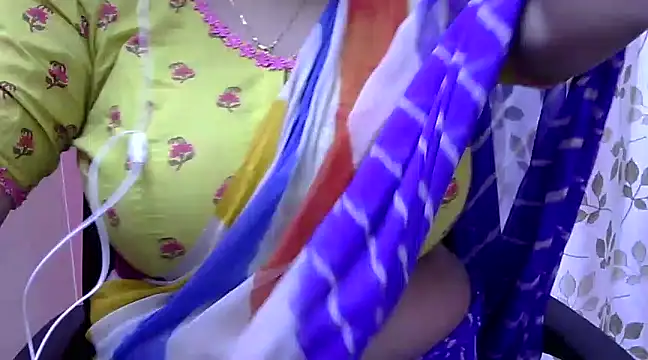 Snapshot of Riya_riyaa chatting on December 13, 2024, 3:32 pm Riya riyaa online show from December 13, 2024, 3:32 pm