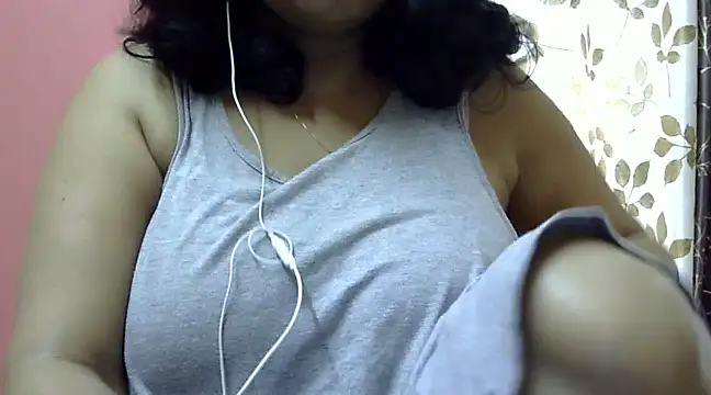 Snapshot of Riya_riyaa chatting on January 7, 2025, 1:59 am Riya riyaa online show from January 7, 2025, 1:59 am