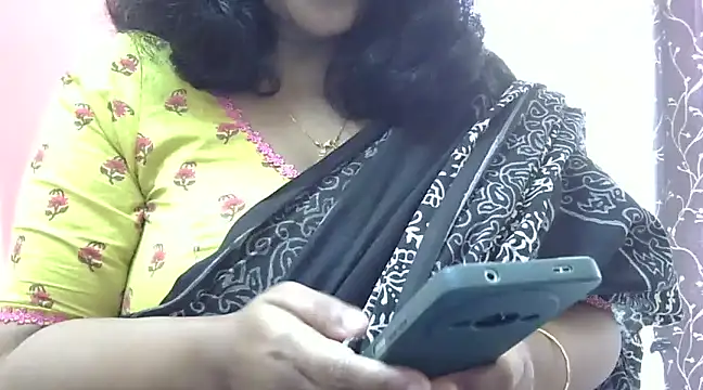 Snapshot of Riya_riyaa chatting on January 12, 2025, 7:32 am Riya riyaa online show from January 12, 2025, 7:32 am