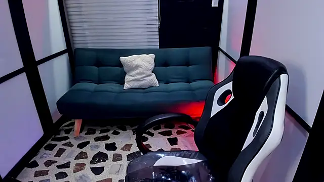 AlliceRosero online show from September 25, 2025, 4:05 am