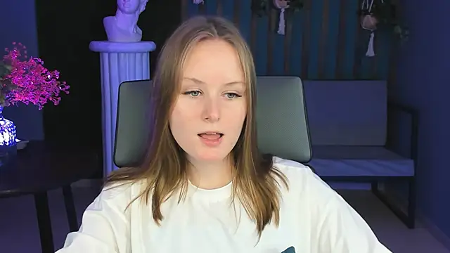 Snapshot of VivienLeeigh chatting on December 18, 2024, 7:19 pm VivienLeeigh online show from December 18, 2024, 7:19 pm