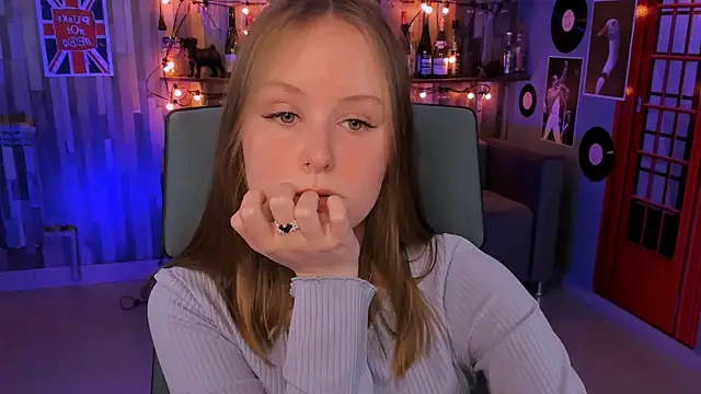 Snapshot of VivienLeeigh chatting on December 24, 2024, 1:17 pm VivienLeeigh online show from December 24, 2024, 1:17 pm