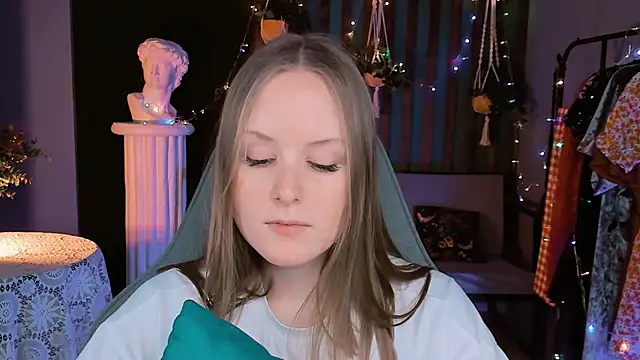 Snapshot of VivienLeeigh chatting on December 28, 2024, 4:09 pm VivienLeeigh online show from December 28, 2024, 4:09 pm