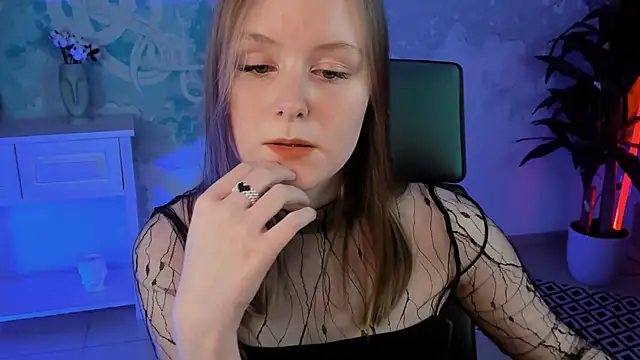 Snapshot of VivienLeeigh chatting on February 11, 2025, 4:24 pm VivienLeeigh online show from February 11, 2025, 4:24 pm