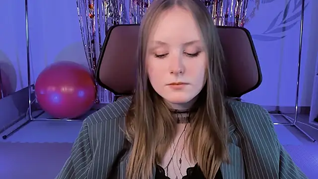 Snapshot of VivienLeeigh chatting on February 16, 2025, 3:16 pm VivienLeeigh online show from February 16, 2025, 3:16 pm