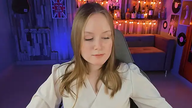 Snapshot of VivienLeeigh chatting on February 28, 2025, 7:25 pm VivienLeeigh online show from February 28, 2025, 7:25 pm