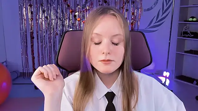 Snapshot of VivienLeeigh chatting on March 7, 2025, 5:17 pm VivienLeeigh online show from March 7, 2025, 5:17 pm