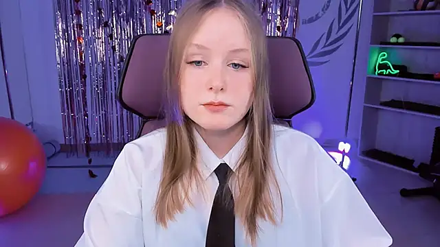 Snapshot of VivienLeeigh chatting on March 9, 2025, 9:02 am VivienLeeigh online show from March 9, 2025, 9:02 am