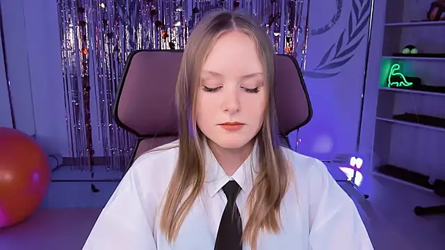 Snapshot of VivienLeeigh chatting on March 9, 2025, 6:21 pm VivienLeeigh online show from March 9, 2025, 6:21 pm