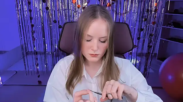 Snapshot of VivienLeeigh chatting on March 17, 2025, 1:18 pm VivienLeeigh online show from March 17, 2025, 1:18 pm