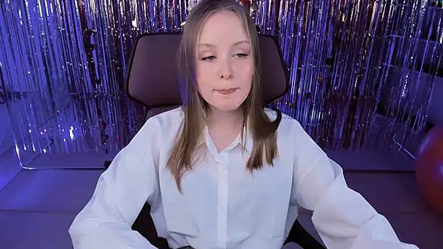 Snapshot of VivienLeeigh chatting on March 17, 2025, 7:26 pm VivienLeeigh online show from March 17, 2025, 7:26 pm