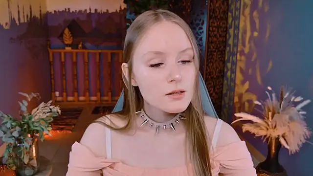 Snapshot of VivienLeeigh chatting on September 11, 2025, 9:09 am VivienLeeigh online show from September 11, 2025, 9:09 am