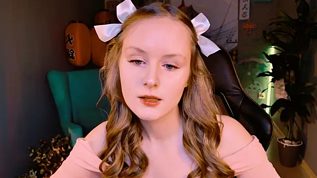 Snapshot of VivienLeeigh chatting on September 14, 2025, 9:08 am VivienLeeigh online show from September 14, 2025, 9:08 am