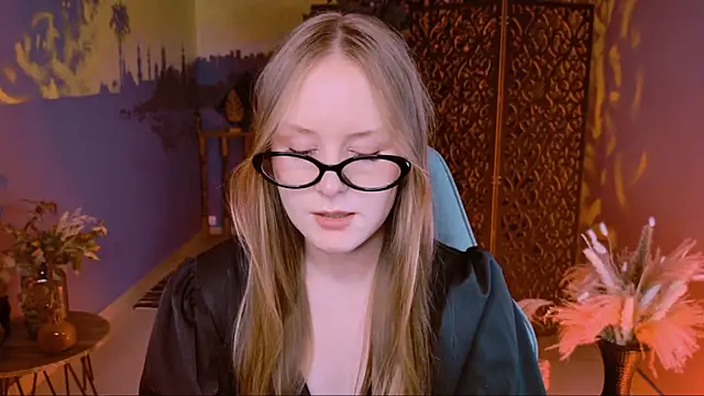 Snapshot of VivienLeeigh chatting on September 24, 2025, 3:04 pm VivienLeeigh online show from September 24, 2025, 3:04 pm