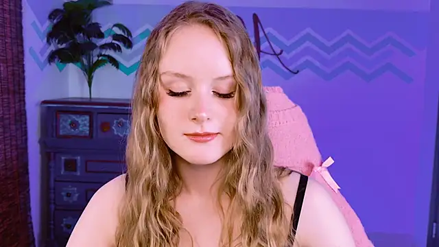 Snapshot of VivienLeeigh chatting on October 22, 2025, 4:40 pm VivienLeeigh online show from October 22, 2025, 4:40 pm