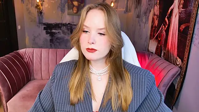 VivienLeeigh online show from May 4, 2026, 5:25 am