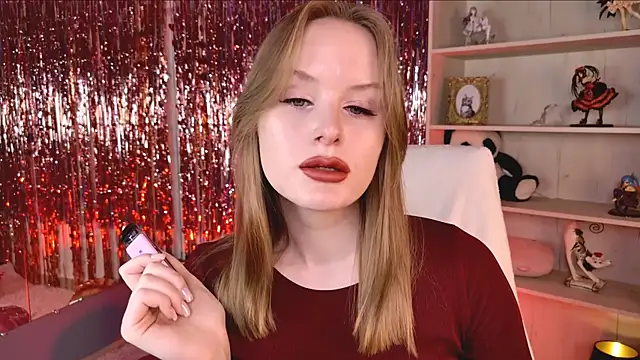 VivienLeeigh online show from June 26, 2026, 5:23 am