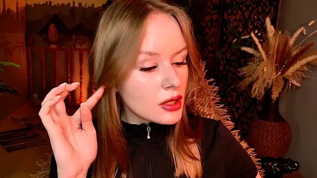 VivienLeeigh online show from July 3, 2026, 5:58 am