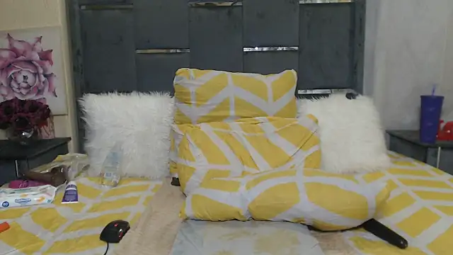 Snapshot of LaCaramellaChocolatia chatting on February 12, 2025, 10:37 pm LaCaramellaChocolatia online show from February 12, 2025, 10:37 pm