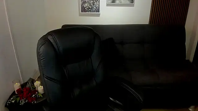 Snapshot of crimson_tati_ chatting on November 19, 2025, 4:23 am crimson tati online show from November 19, 2025, 4:23 am