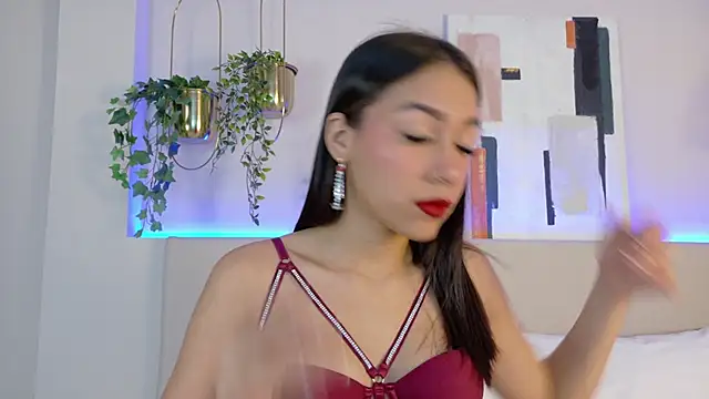 MiaOconner online show from December 17, 2024, 1:05 pm