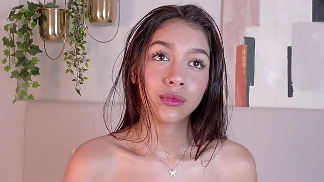 MiaOconner online show from January 10, 2025, 5:02 pm