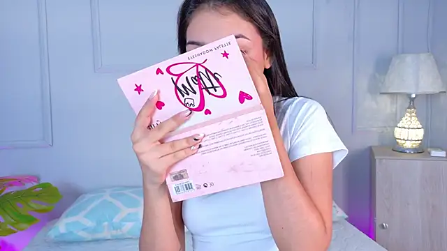 MiaOconner online show from September 26, 2025, 8:13 pm