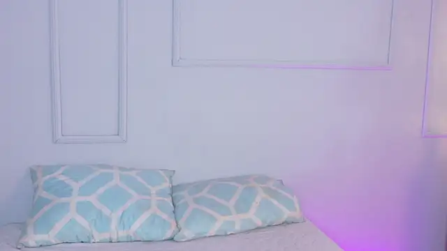 MiaOconner online show from October 10, 2025, 7:40 am