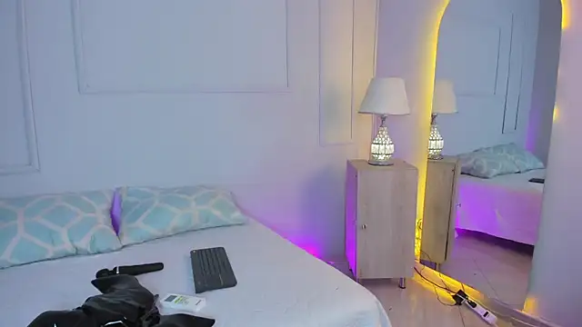 MiaOconner online show from October 23, 2025, 9:24 pm