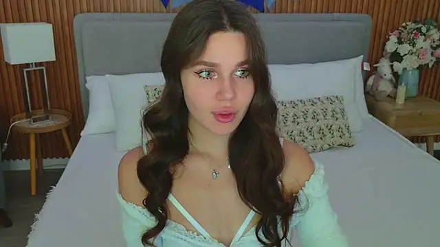 Snapshot of RihannaRose chatting on September 24, 2025, 5:05 pm RihannaRose online show from September 24, 2025, 5:05 pm