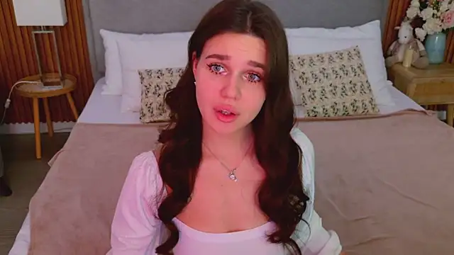 Snapshot of RihannaRose chatting on October 6, 2025, 5:10 pm RihannaRose online show from October 6, 2025, 5:10 pm