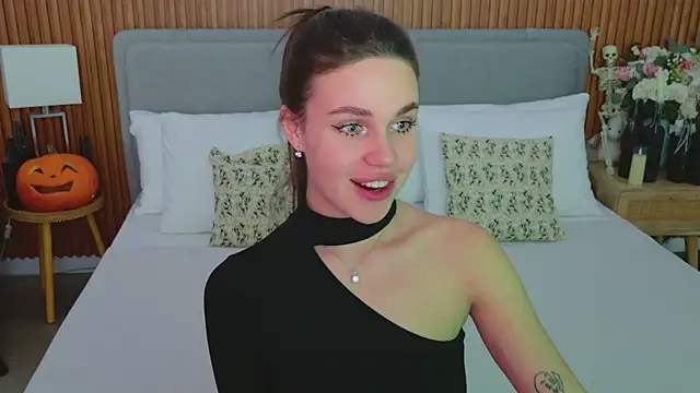 Snapshot of RihannaRose chatting on October 26, 2025, 5:08 pm RihannaRose online show from October 26, 2025, 5:08 pm