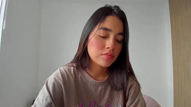 AriaMontgomery online show from December 1, 2025, 8:47 pm