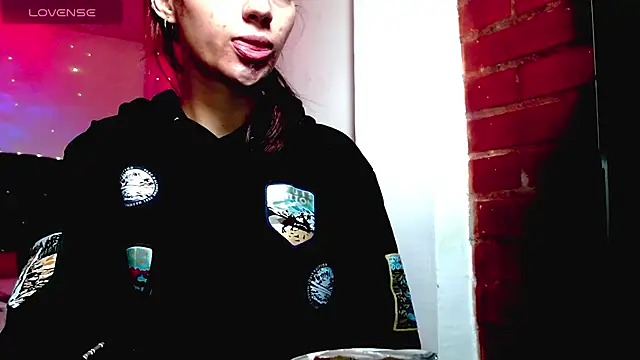 holy juli online show from November 19, 2025, 11:43 am