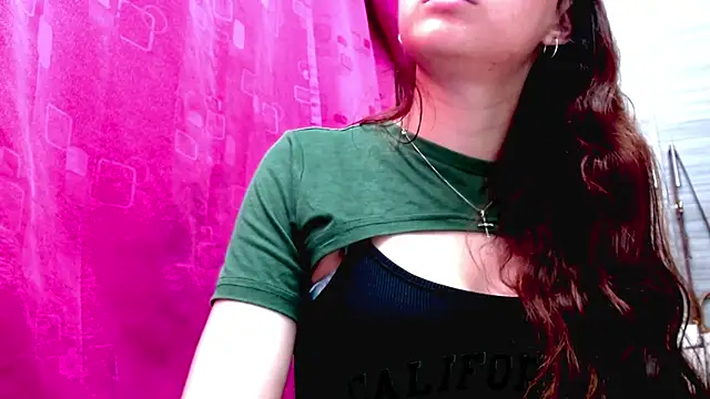 Snapshot of holy_juli chatting on February 16, 2026, 2:51 am holy juli online show from February 16, 2026, 2:51 am