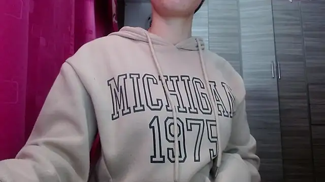 Snapshot of holy_juli chatting on February 25, 2026, 3:16 am holy juli online show from February 25, 2026, 3:16 am