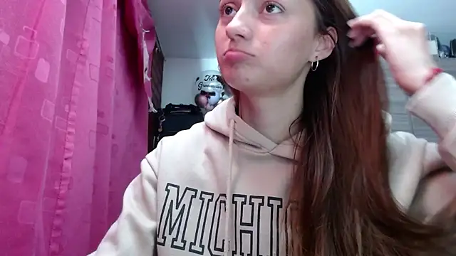 Snapshot of holy_juli chatting on March 3, 2026, 3:34 am holy juli online show from March 3, 2026, 3:34 am