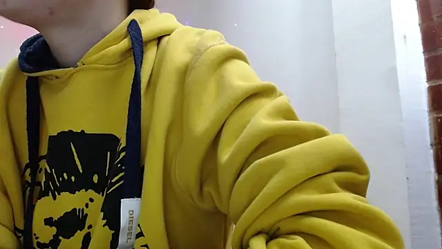 Snapshot of holy_juli chatting on March 9, 2026, 3:10 am holy juli online show from March 9, 2026, 3:10 am