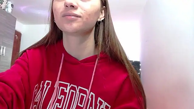 Snapshot of holy_juli chatting on March 18, 2026, 4:37 am holy juli online show from March 18, 2026, 4:37 am