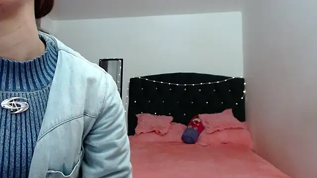 Snapshot of holy_juli chatting on March 21, 2026, 5:01 am holy juli online show from March 21, 2026, 5:01 am