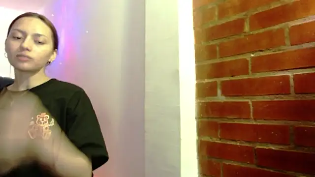 Snapshot of holy_juli chatting on March 22, 2026, 3:32 am holy juli online show from March 22, 2026, 3:32 am