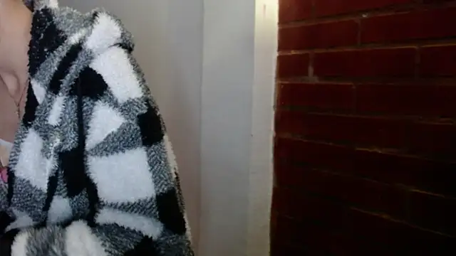 Snapshot of holy_juli chatting on March 24, 2026, 2:49 am holy juli online show from March 24, 2026, 2:49 am