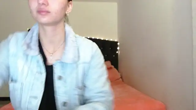 Snapshot of holy_juli chatting on March 26, 2026, 5:13 am holy juli online show from March 26, 2026, 5:13 am