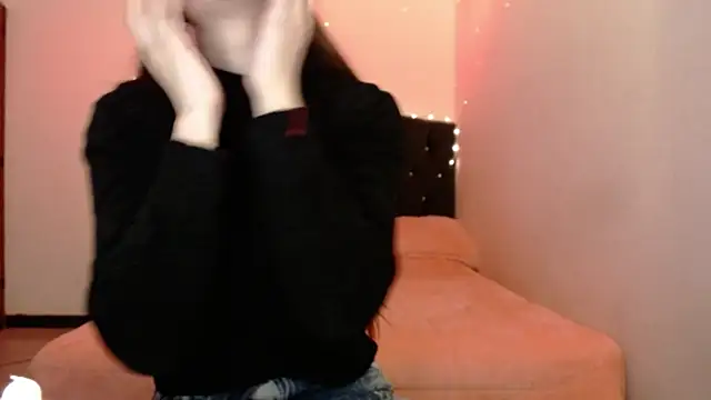 Snapshot of holy_juli chatting on March 28, 2026, 3:06 am holy juli online show from March 28, 2026, 3:06 am