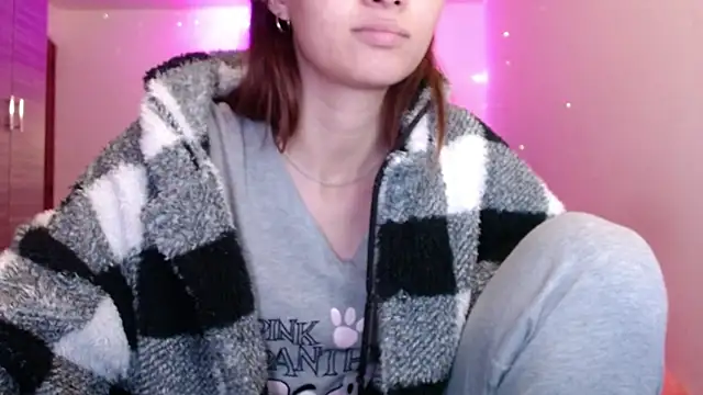 holy juli online show from May 3, 2026, 2:39 am